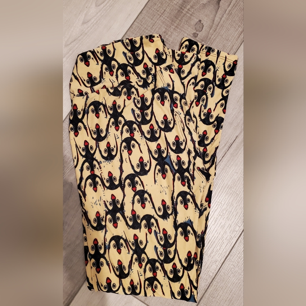 Lularoe one size buttery soft leggings